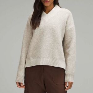 LULULEMON MERINO WOOL ALPACA BLEND TAN/CREAM V NECK SWEATER SIZE S